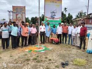आजादी के अमृत महोत्सव के उपलक्ष्य में शहीद मंगल पांडेय चौक पर किया गया ध्वजारोहण